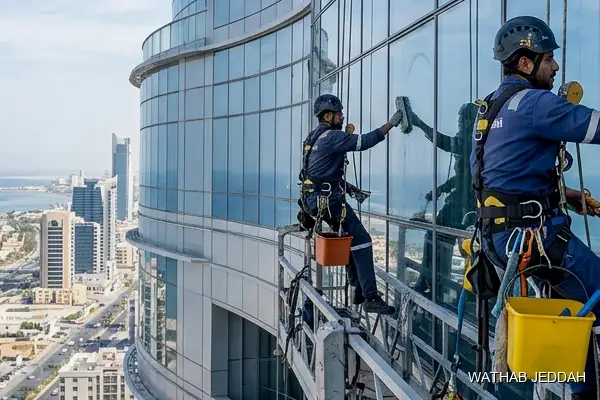 Glass Facade Cleaning in Al Nazlah Al Sharqiyah, Jeddah - Wathab Jeddah Cleaning Services