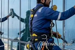 نتائج تنظيف واجهات زجاج بعد الانتهاء في حي الرحاب بجدة