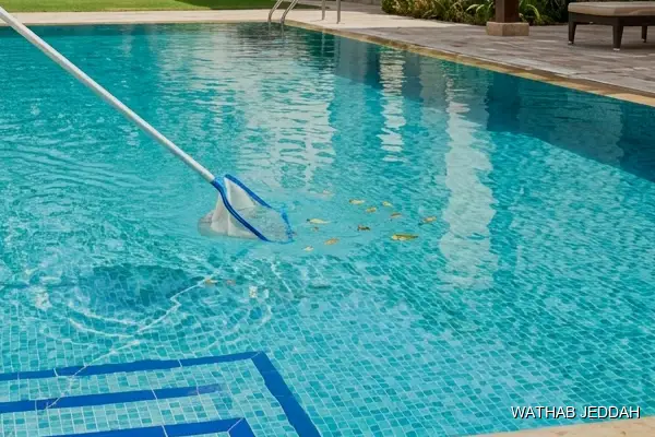 Swimming Pool Cleaning in Al Khalidiyah - Wathab Jeddah