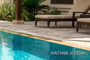 فريق وثاب جدة أثناء تنظيف المسابح في حي الرحمانية بجدة