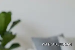 فريق وثاب جدة أثناء إزالة البقع والروائح في حي أبحر الجنوبية بجدة