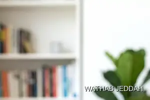 فريق وثاب جدة أثناء تنظيف شبابيك في حي النعيم بجدة